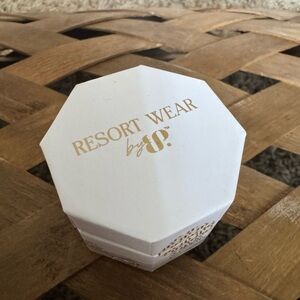 White Resort Wear Jewelry Box